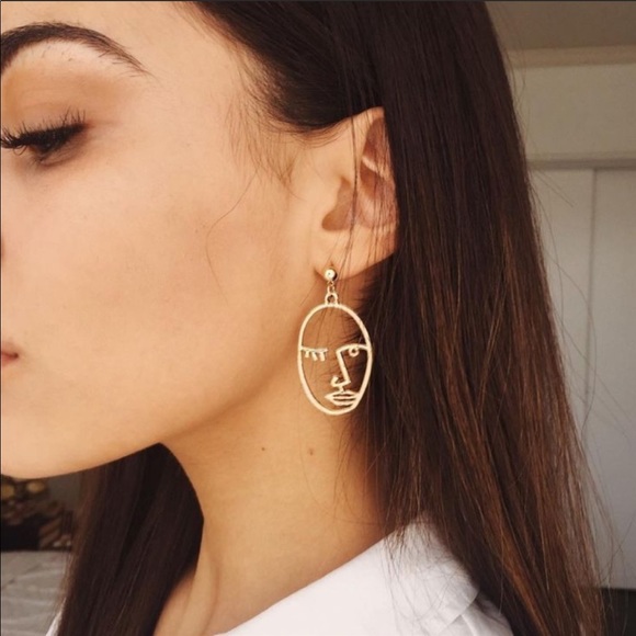 🆕 Abstract Face Earrings in Gold - Picture 2 of 3